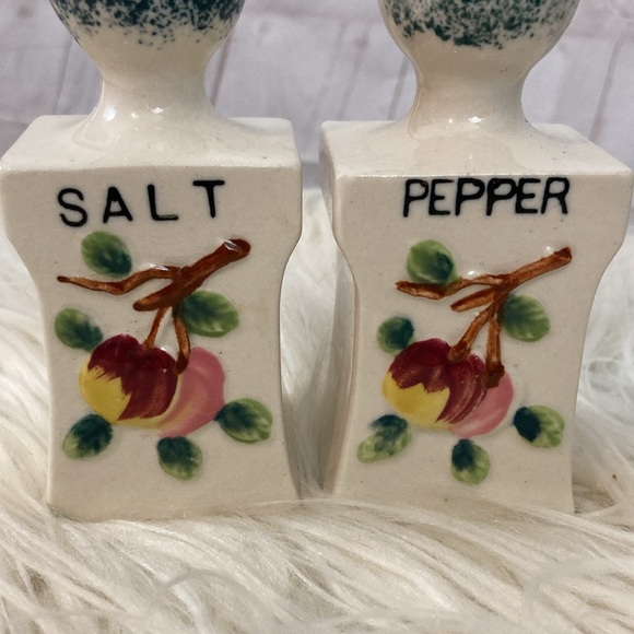 Vintage Japan Salt & Pepper With Fruit Design - Picture 6 of 7